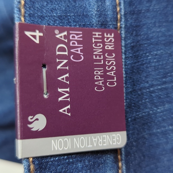 NWT Gloria Vanderbilt Amanda All-Around Slimming Classic Rise Capri Jeans 4 Blue - Picture 4 of 16